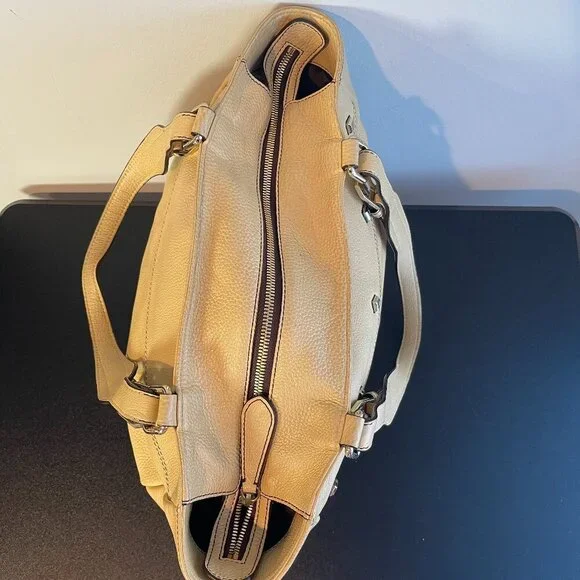 MCM Ivory Leather Shoulder Bag - Preowned - Picture 11 of 16